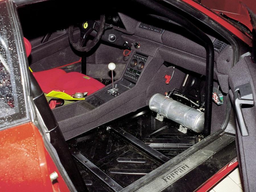  Ferrari 348 GT Competizione 1993 года  (фото 2 из 16)